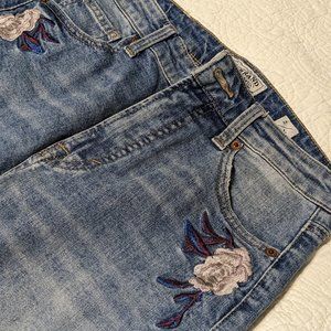 Size 2 Lucky Jeans with bird and floral embroidery